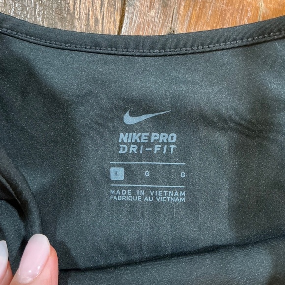 Nike Pro Black Cropped Tank Top Performance Training Activewear Size Large - Picture 4 of 6